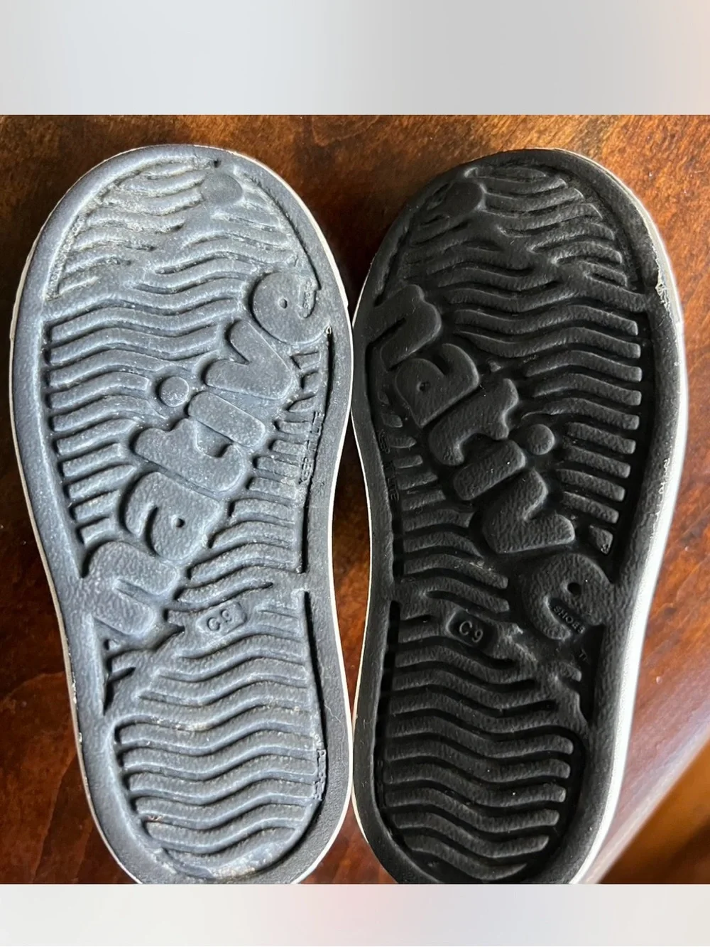 Native kids Slip-On Jefferson in Black with White Toe Cap